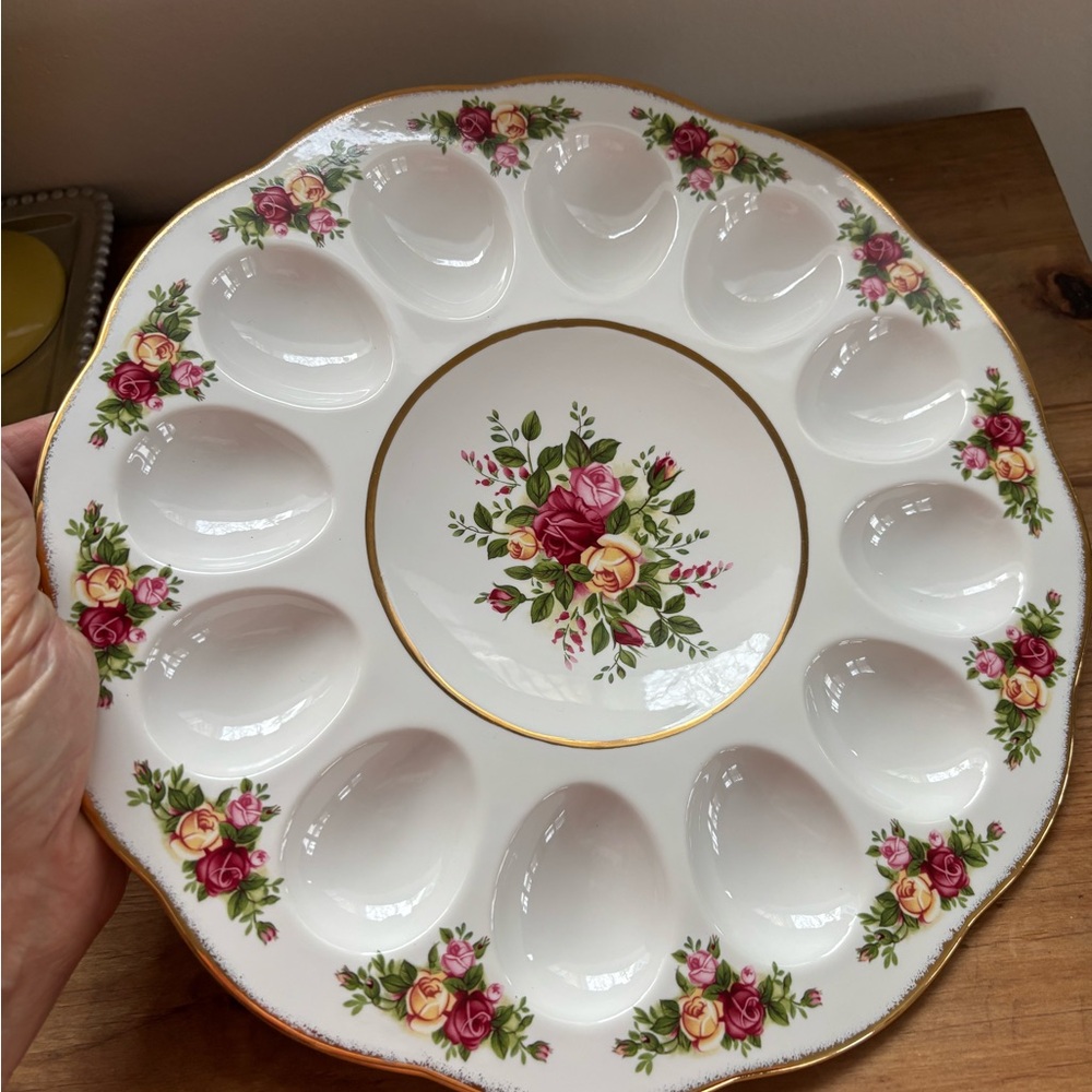 VTG Royal Albert”Old Country Roses Floral Deviled Egg
Bone China Elegant Antique